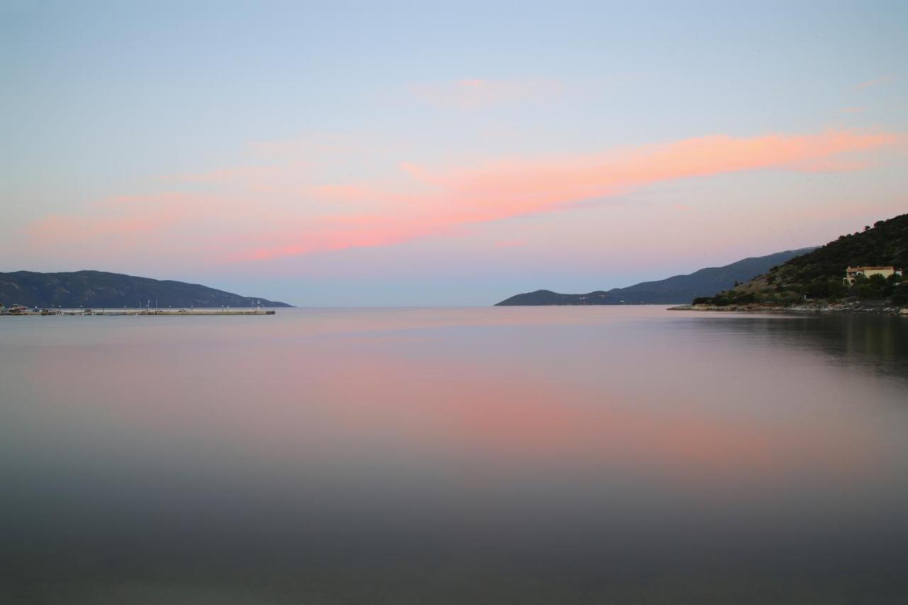 Sunrise Bay Apts Agia Efimia Esterno foto
