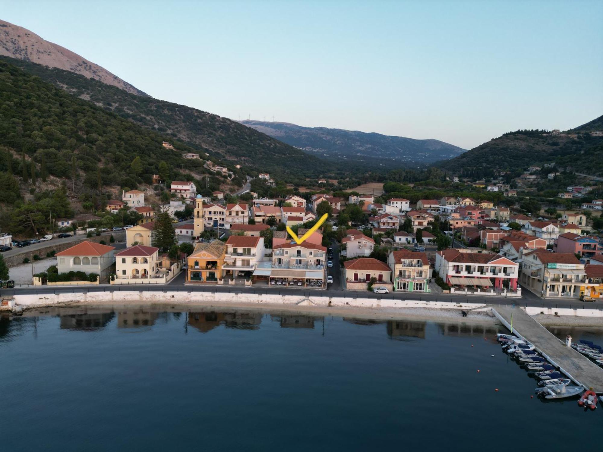 Sunrise Bay Apts Agia Efimia Esterno foto